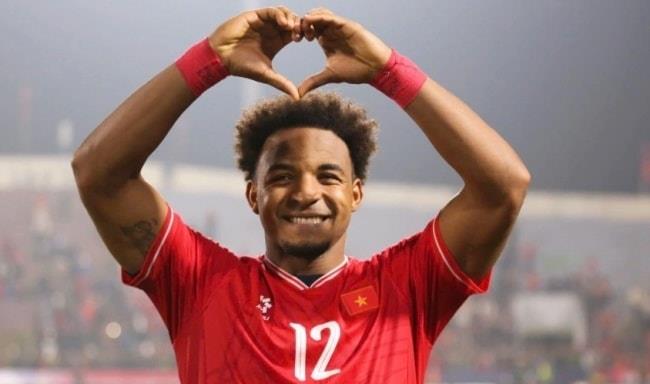 Xuân Son gửi thông điệp năm mới ý nghĩa đến Việt Nam.