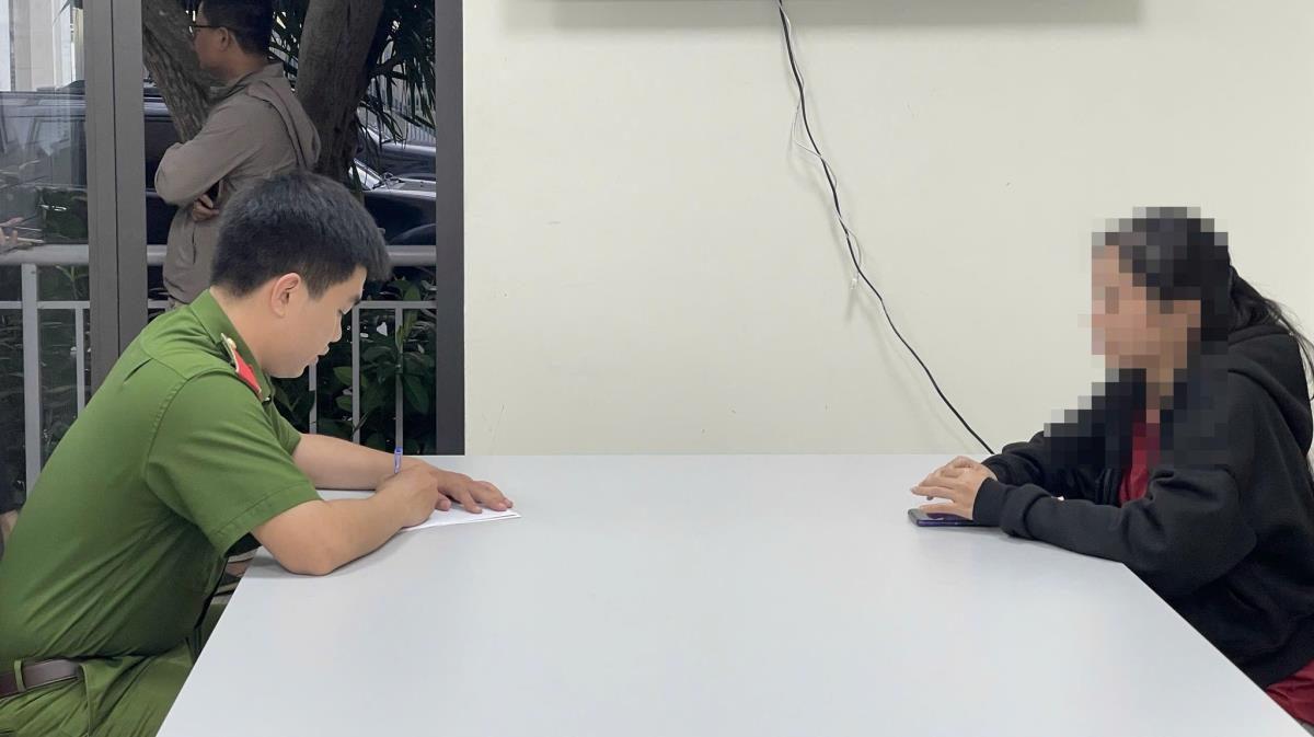 Công an phường Hòa Cường bắt giữ đối tượng V.D.V. có hành vi lừa đảo chiếm đoạt tài sản.