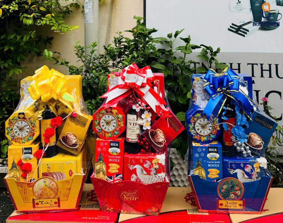 Giỏ quà bánh kẹo Tết hình thức phong phú đáp ứng nhu cầu người tiêu dùng. Ảnh minh họa.