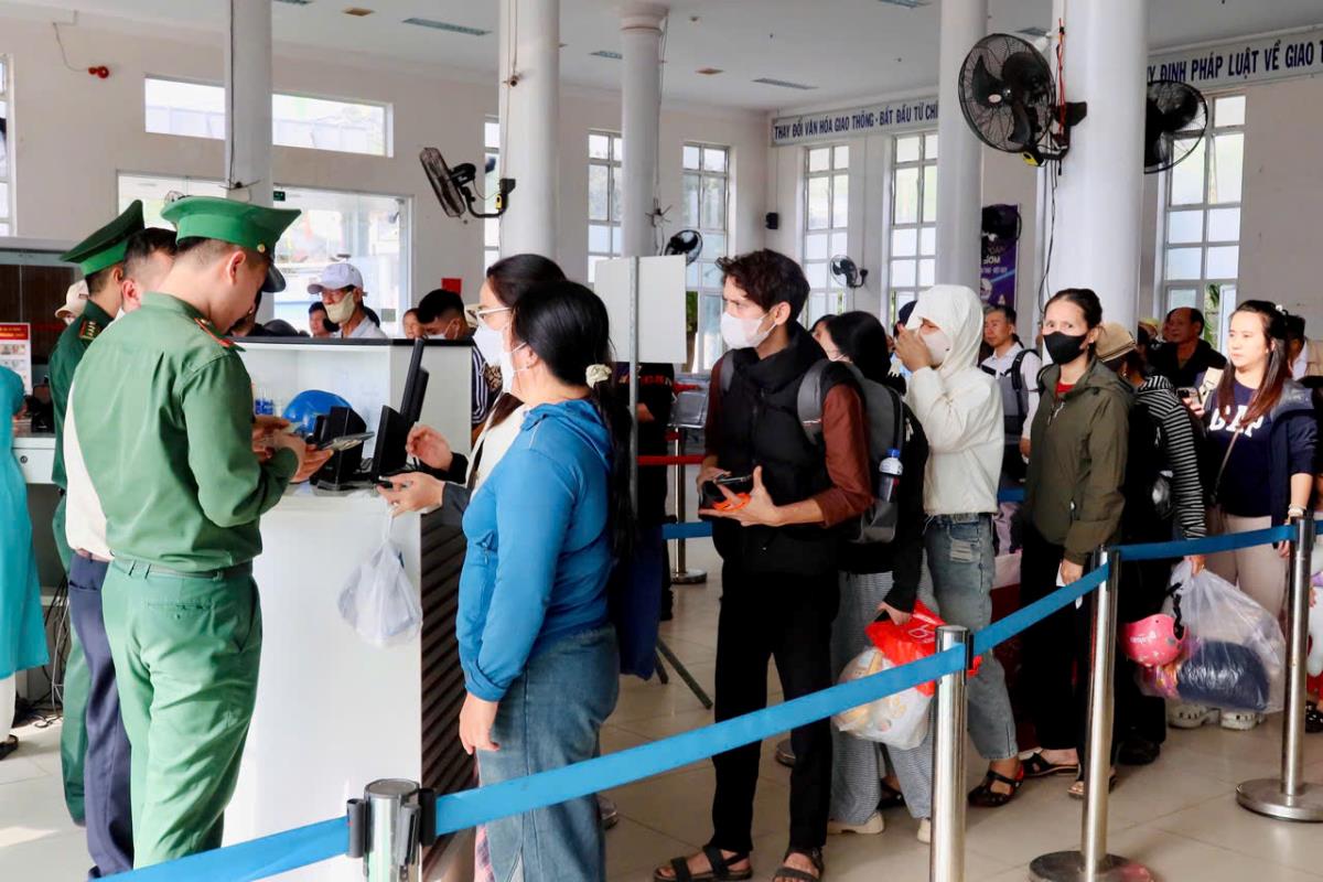 Kiểm tra phương tiện lưu thông trên quốc lộ 1