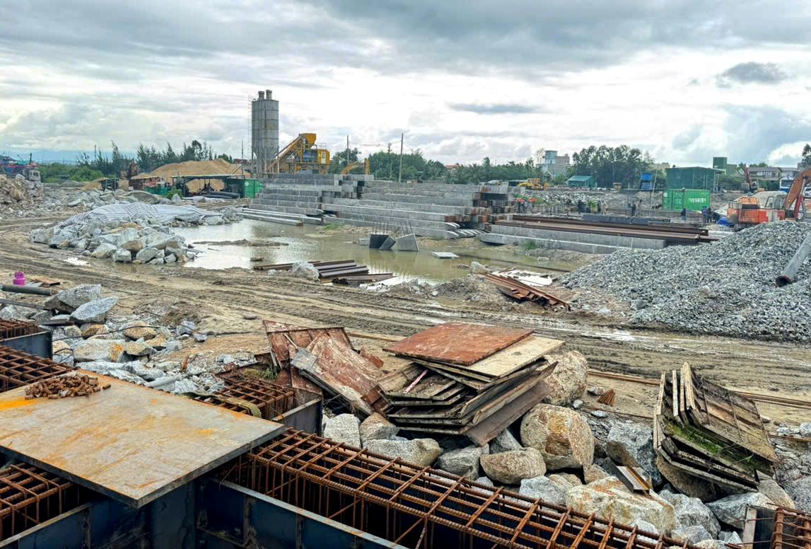 Tiến độ dự án cảng cá Tịnh Hoà chưa đạt như kỳ vọng do vướng mặt bằng.