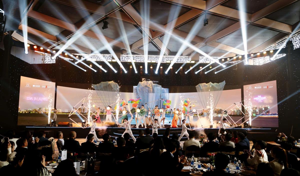 The Meridian ra mắt tại Đà Nẵng: Siêu du thuyền kiến trúc chính thức hạ thủy sông Hàn