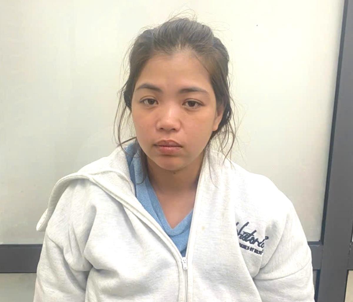 Võ Thị Nga Mi và tang vật vụ án.