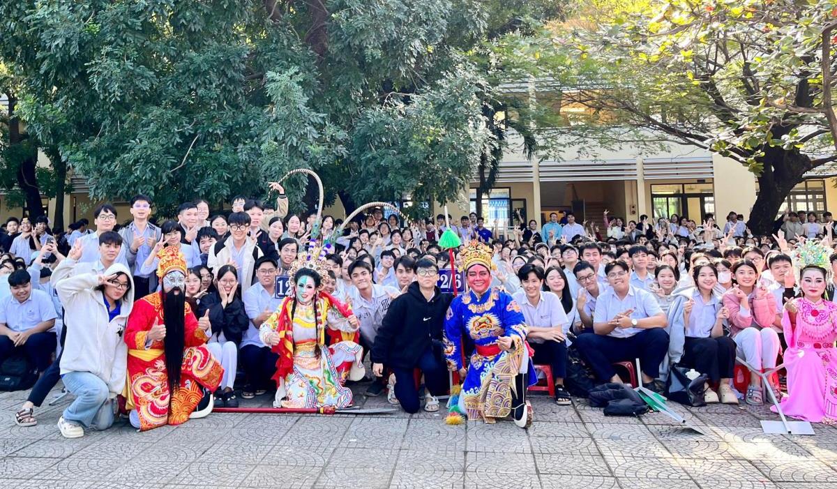 Đưa những tiết học khô khan ra thực địa