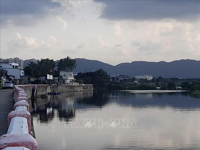 Hiện trên sông Cu Đê không còn hiện tượng nổi váng dầu.