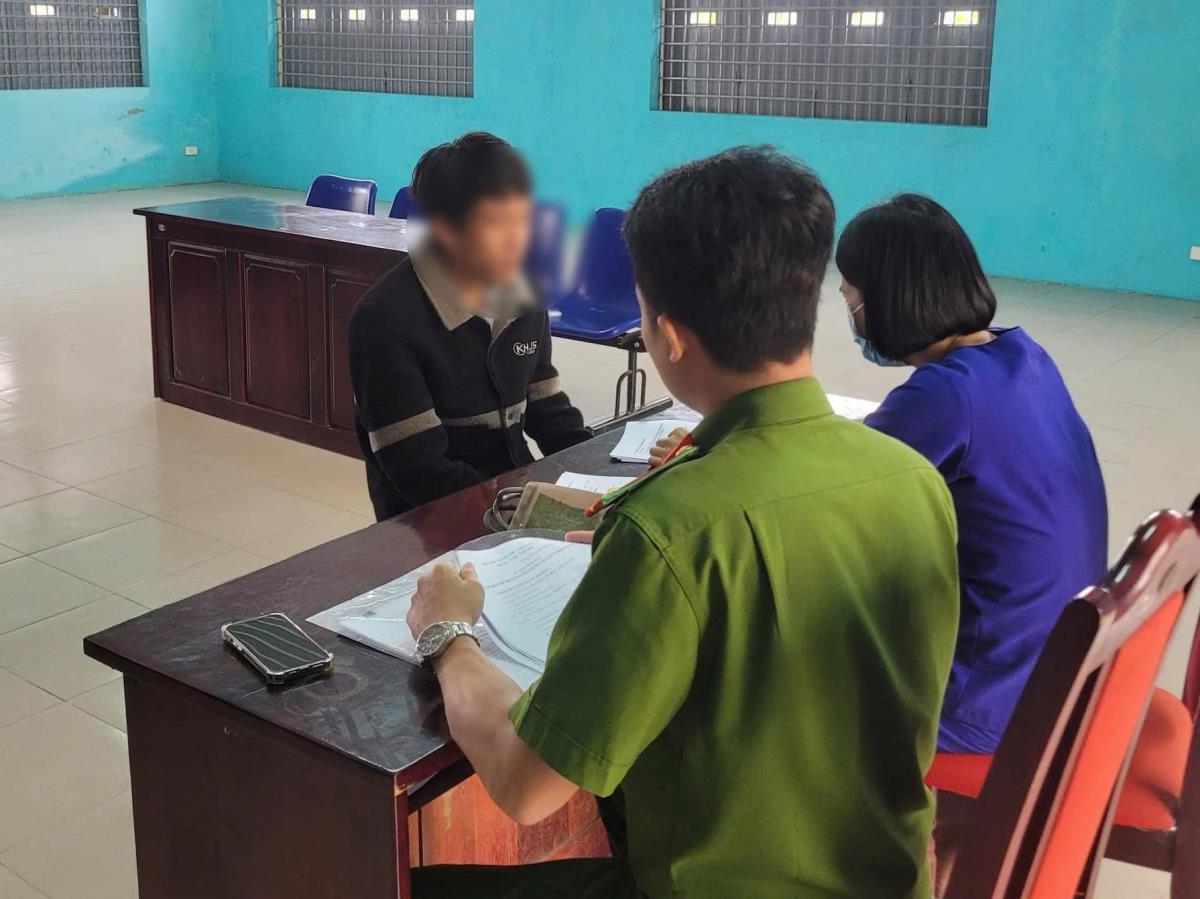 Công an lập hồ sơ đưa Đ. đi cai nghiện.