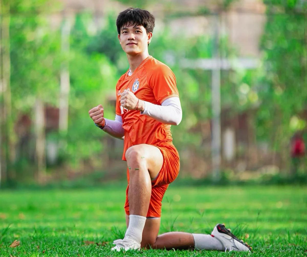 Duy Cương trong màu áo SHB Đà Nẵng.