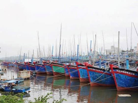 2 bình ắc-quy tang vật 1 vụ trộm tàu cá được cơ quan Công an thu giữ.