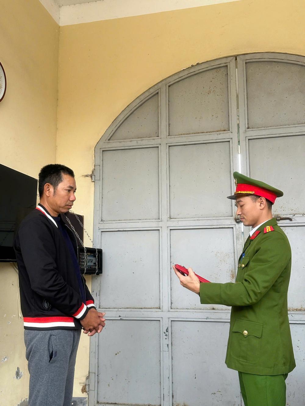 Cán bộ điều tra lấy lời khai của Chu Văn Lưu.