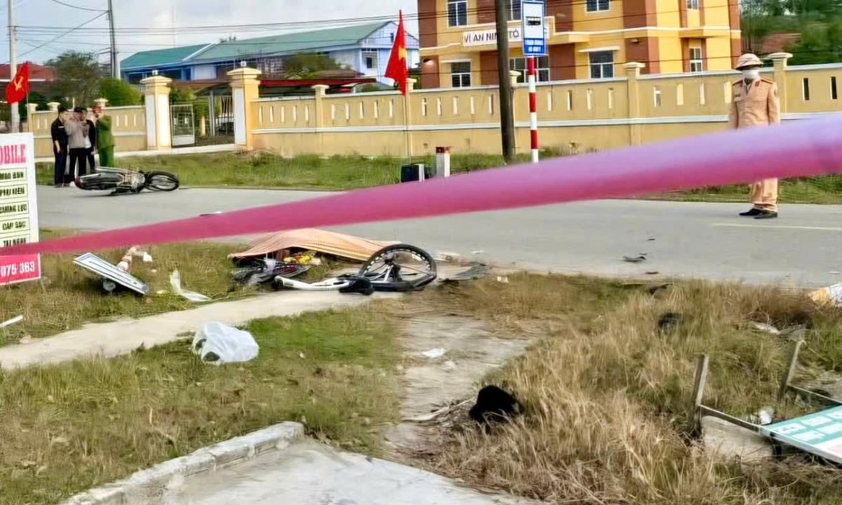 Hiện trường vụ TNGT làm 2 người chết, 2 người trọng thương.