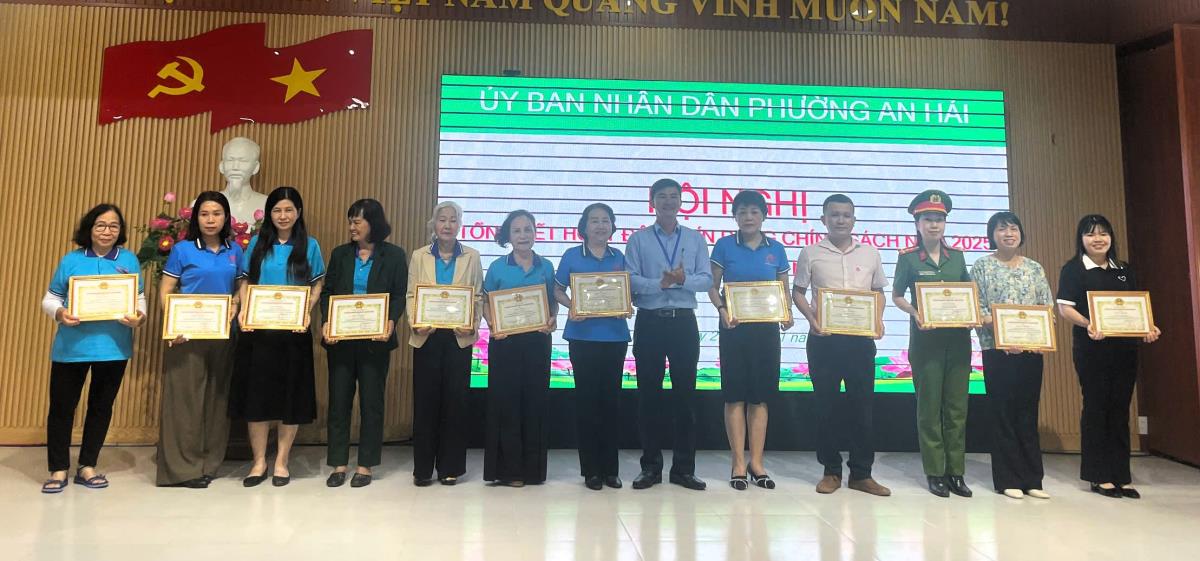 Các đại biểu tham dự buổi hội nghị