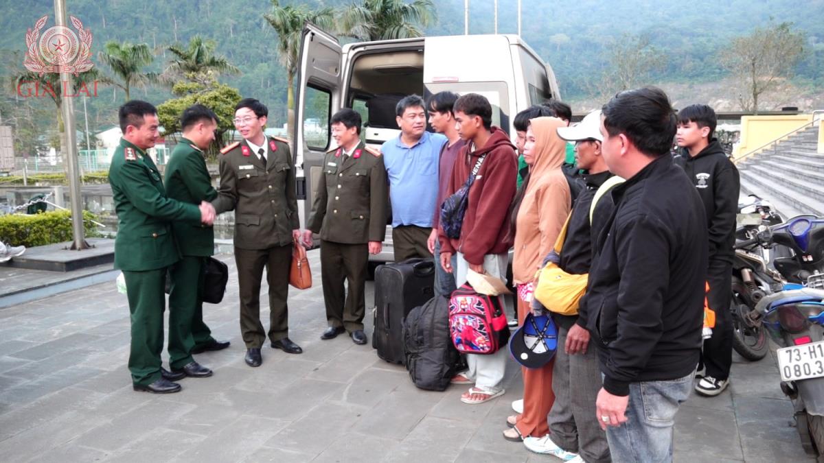 Đây Cha Lo, đây là quê hương Việt Nam.