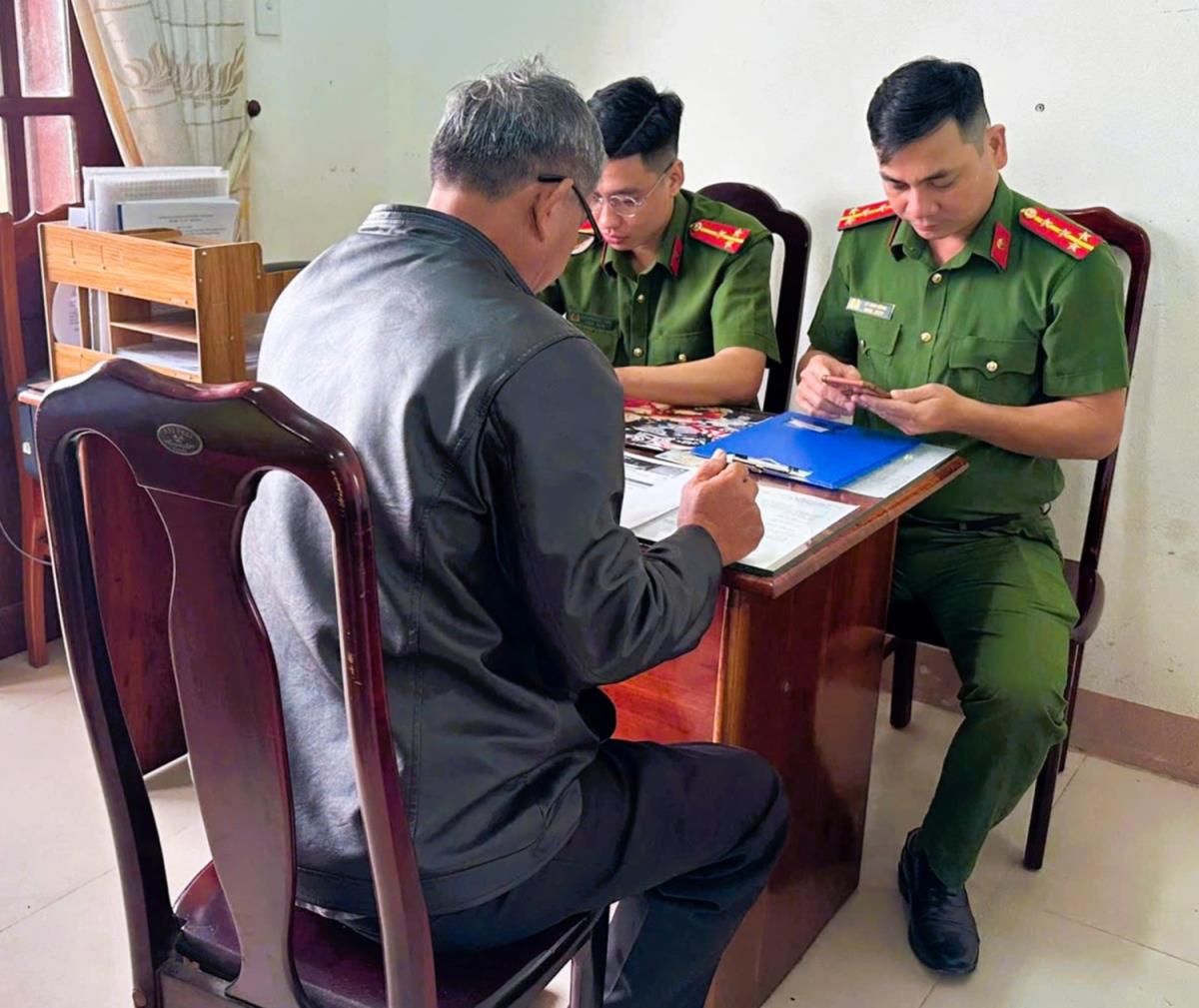 Bà S. tại buổi làm việc với cơ quan chức năng.