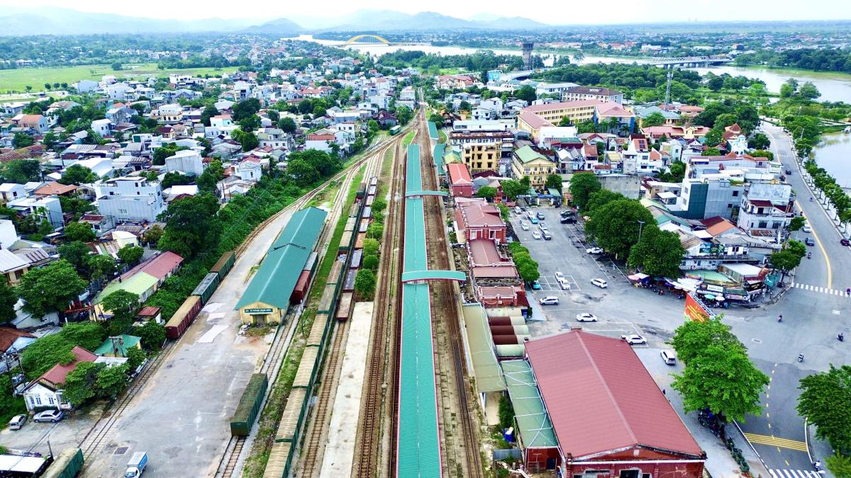 Ga Huế đón 42 tàu mỗi ngày.