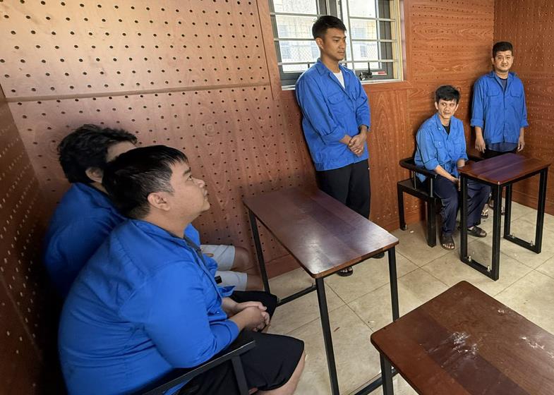 5 đối tượng trong đường dây cá độ bóng đá bị bắt giữ.