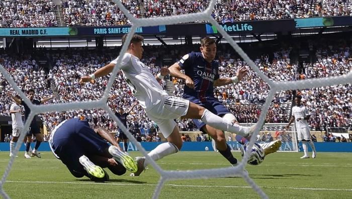 Cả Real "kỷ lục gia" và PSG đương kim vô địch đều bật bãi khỏi nhóm vào thắng vòng 1/8.