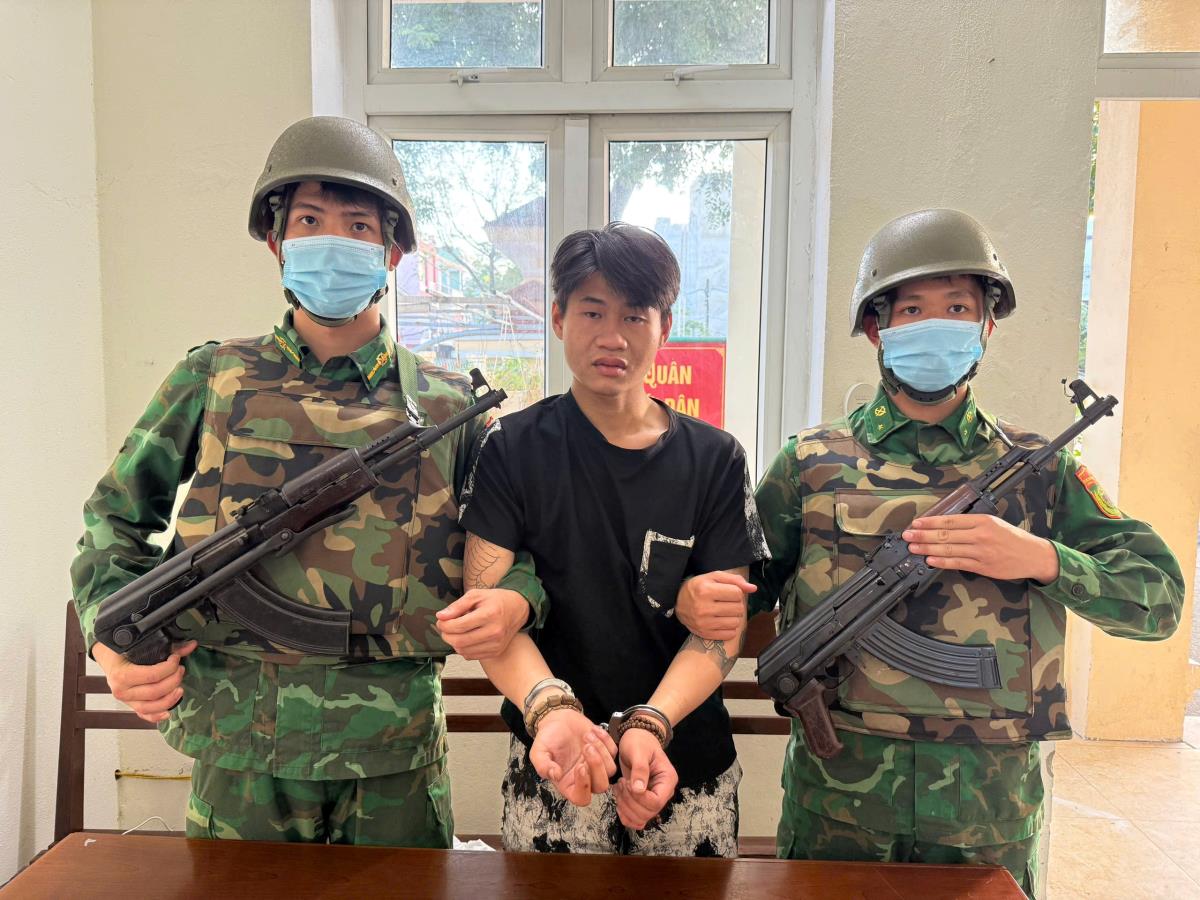 Đối tượng Nguyễn Hoàng Long bị bắt giữ.