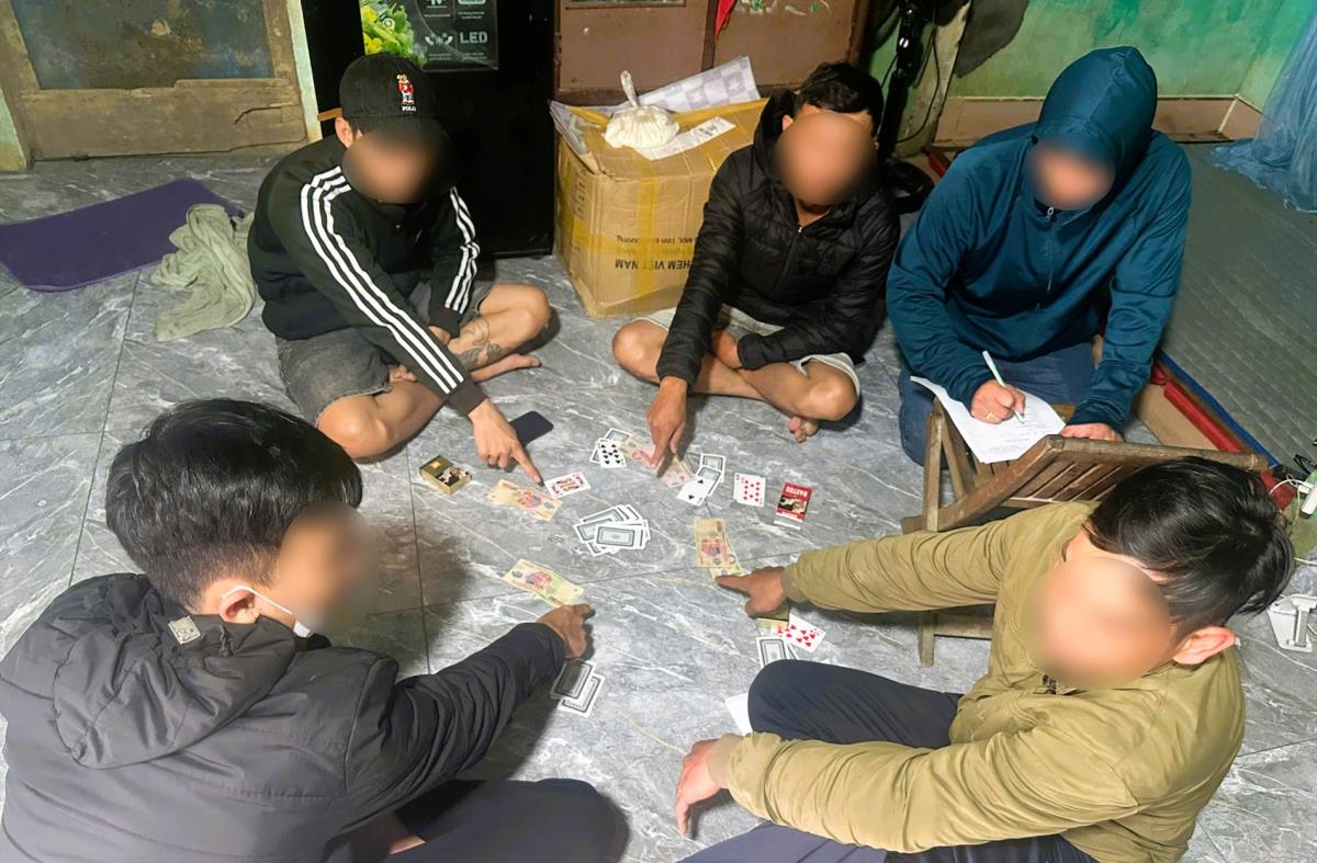 3 “bác thằng bần” tại chiếu bạc.