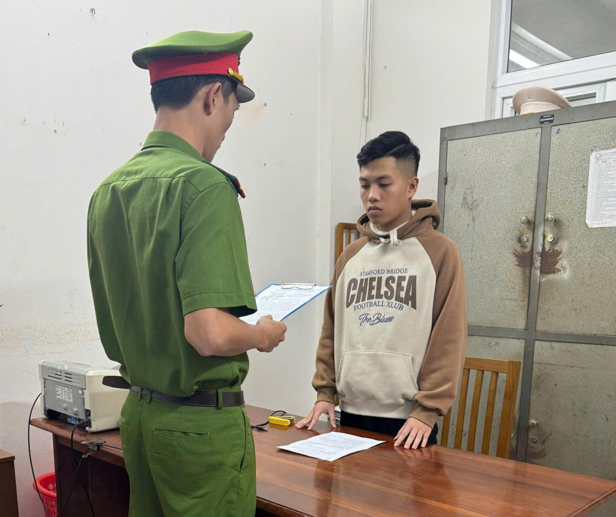 Bắt đối tượng chiếm đoạt số tiền gần 100 triệu đồng