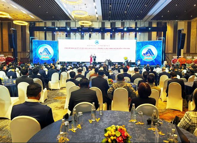 Bí thư Thành ủy Lê Ngọc Quang phát biểu bế mạc Hội nghị.