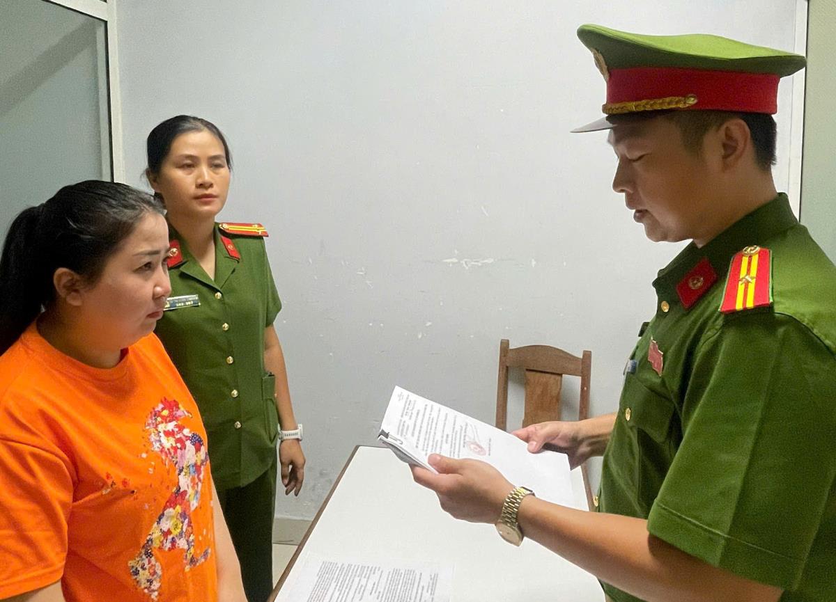 Bước đầu, Cơ quan điều tra xác định Hạnh đã chiếm đoạt của 3 bị hại với tổng số tiền hơn 15,4 tỷ đồng