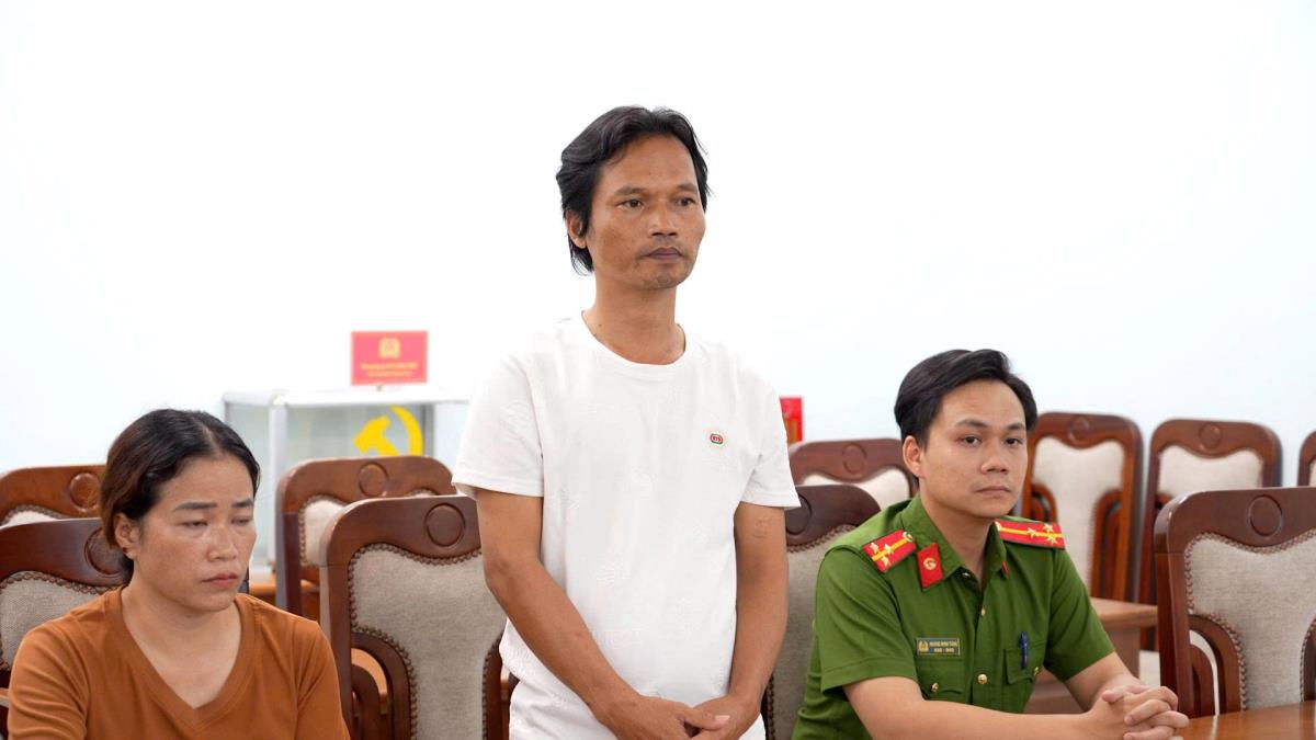 Tống đạt quyết định khởi tố bị can Dương Thị Phượng