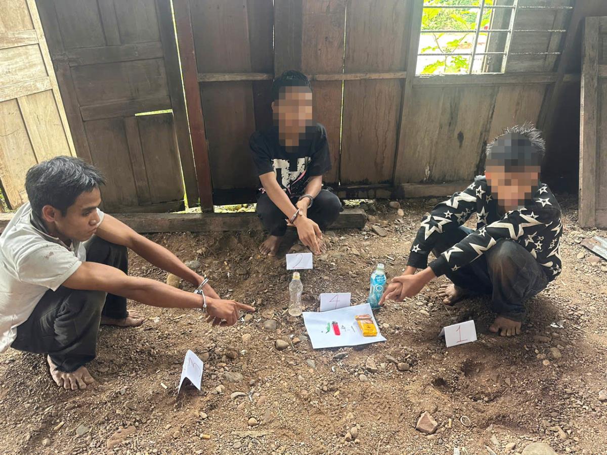 3 “con nghiện” bị phát hiện trong căn nhà hoang.