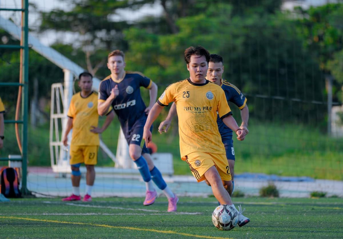 Giải đấu có sự tham gia của 4 đội bóng với 60 VĐV.