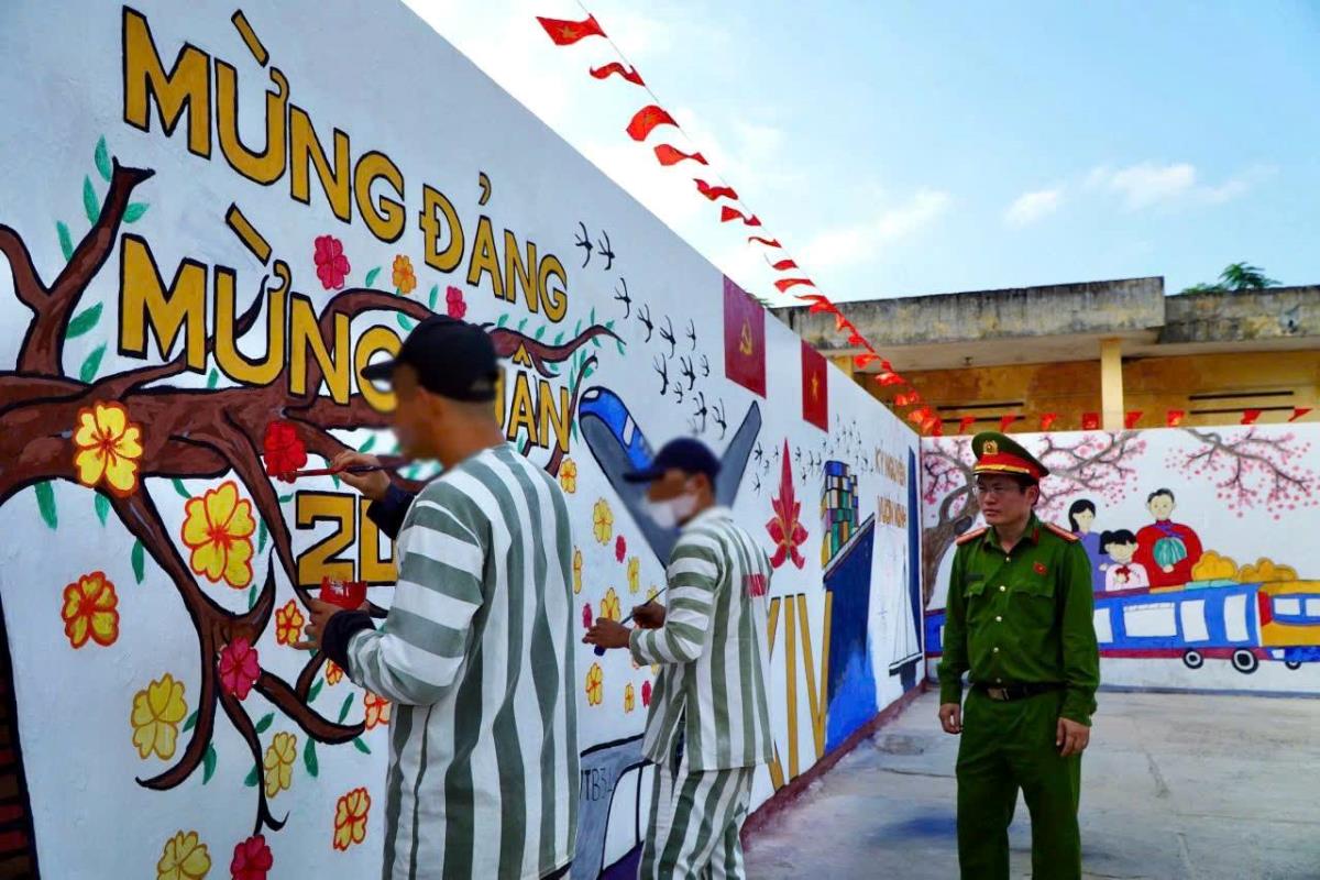 Tất niên đặc biệt sau cánh cửa trại giam