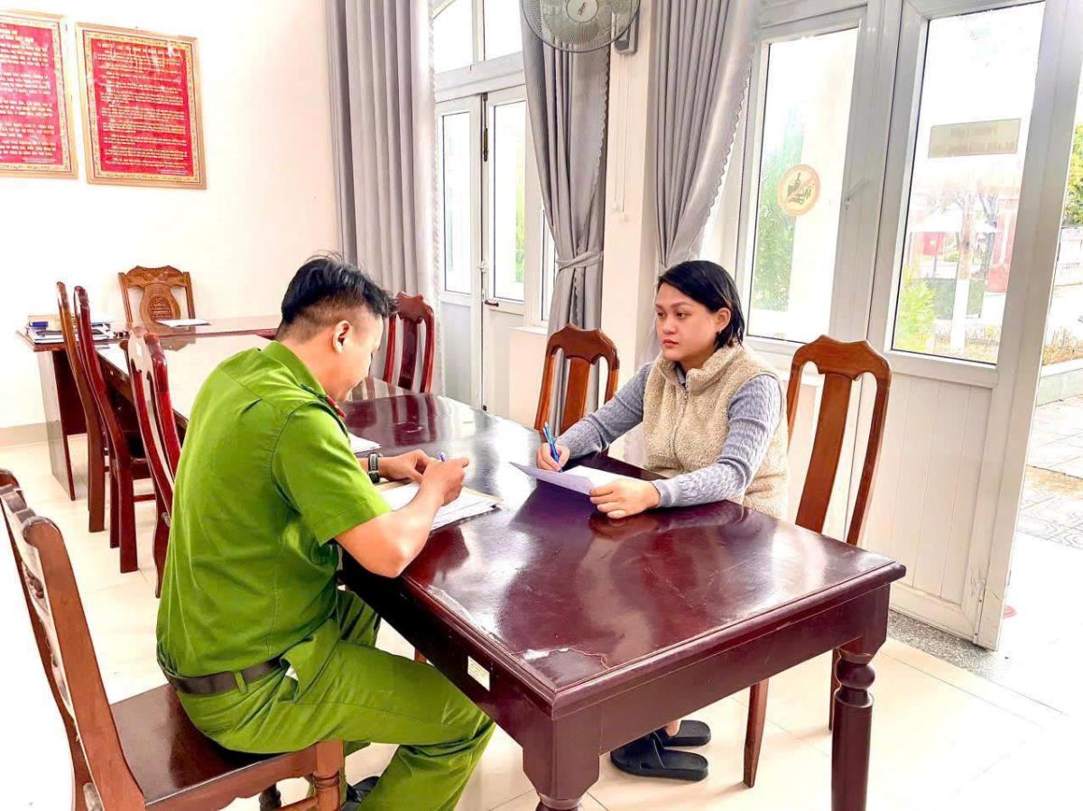 Chị Đoan trình báo sự việc với cơ quan Công an.