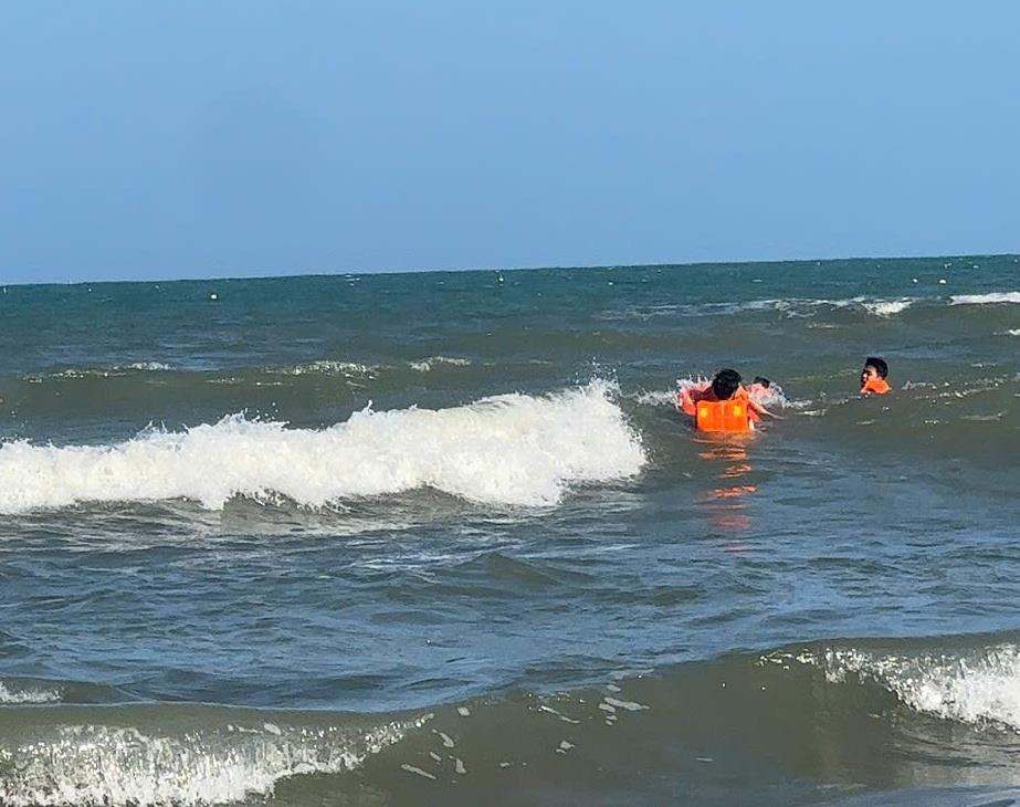 Lực lượng cứu nạn cứu hộ tổ chức tìm kiếm