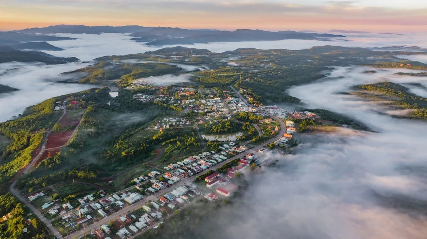 Hàng chục ngàn người đến chiêm bái tượng Phật lớn nhất Đông Nam Á tại chùa Minh Đức.