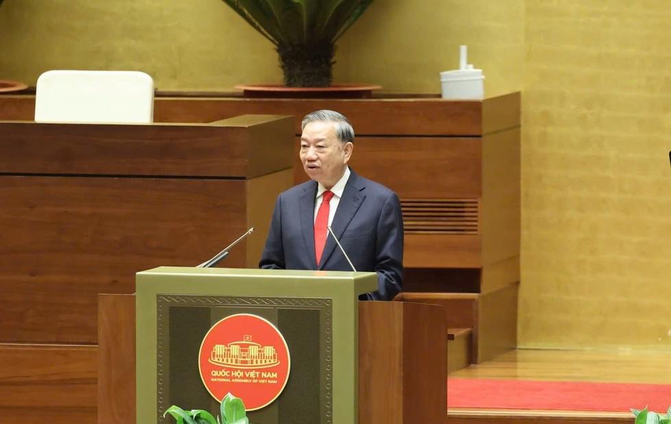 Đại tá Nguyễn Đại Đồng (hàng đầu, ngoài cùng bên phải) Phó Bí thư Đảng ủy, Phó Giám đốc CATP chủ trì Hội nghị cùng các đại biểu tại điểm cầu CATP.