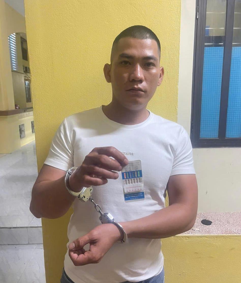 Đối tượng Toàn chỉ địa điểm đốt giấy tờ, túi xách sau khi lục lấy tài sản.