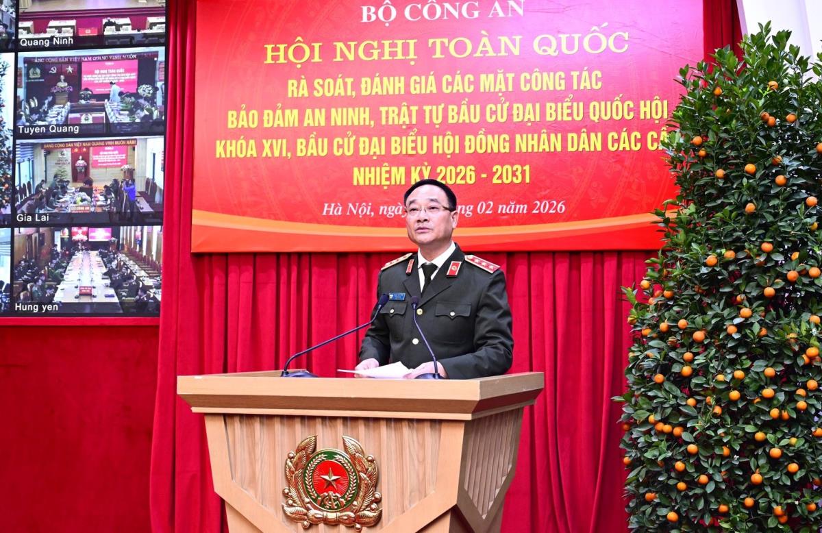 Đại tá Nguyễn Đại Đồng và Đại tá Nguyễn Thành Long- Phó Giám đốc Công an TP Đà Nẵng đồng chủ trì điểm cầu tại Công an TP.