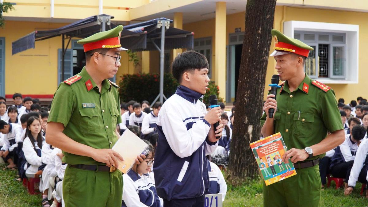 Xây dựng lá chắn phòng, chống ma túy trong học đường
