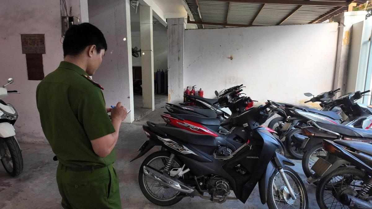 Cơ quan Công an thu giữ nhiều xe máy do các đối tượng trộm cắp.