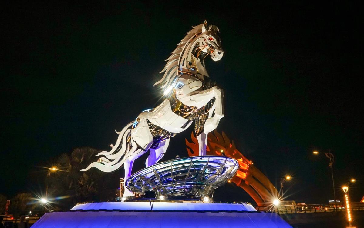 Đà Nẵng trưng bày cặp đôi linh vật ngựa đến hết tháng 9-2026