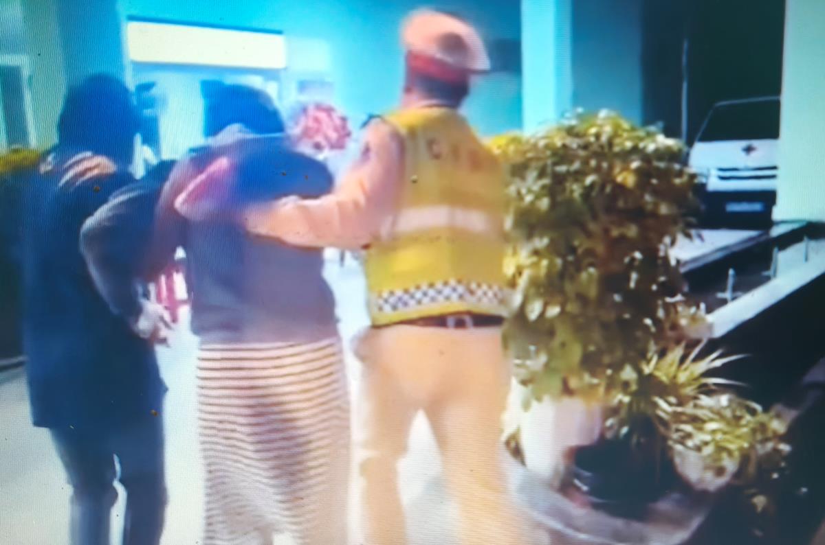 Kịp thời hỗ trợ đưa bệnh nhân đi cấp cứu