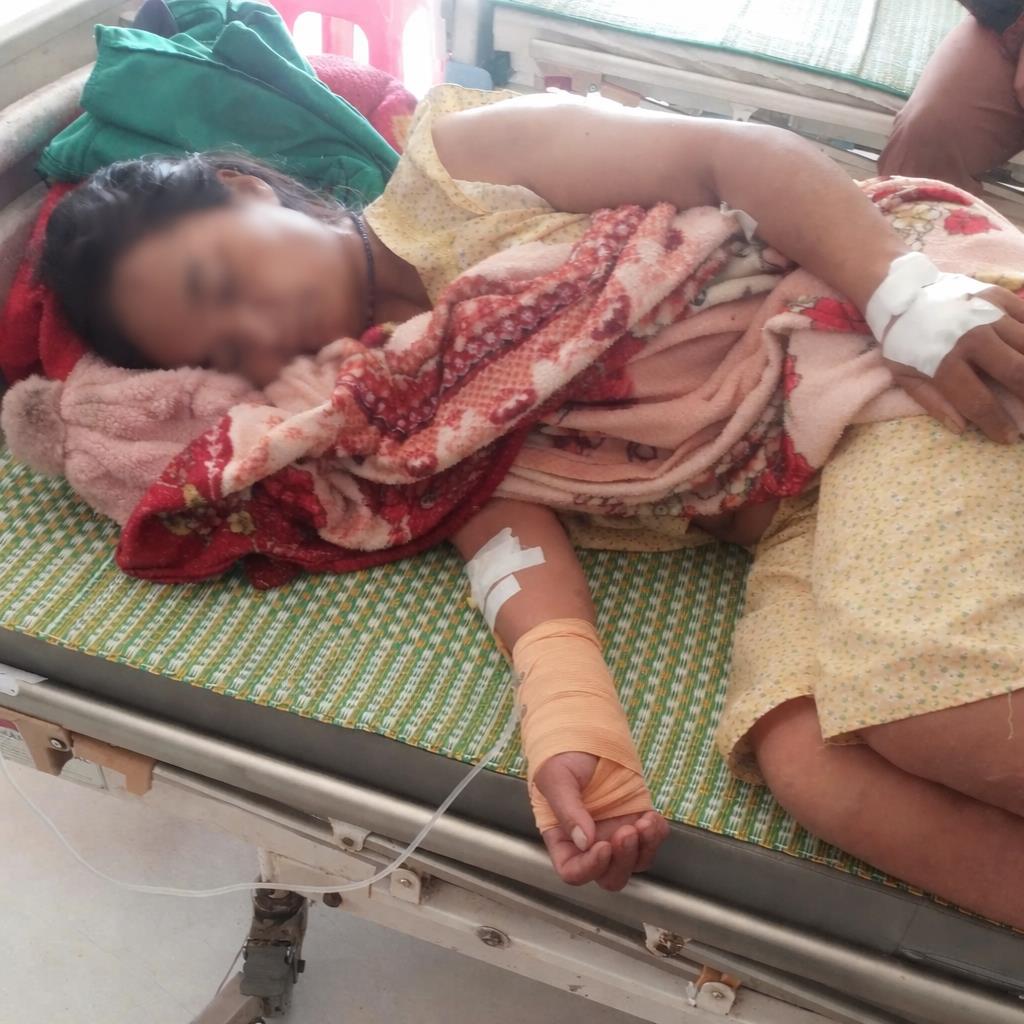 Chính quyền xã Phước Năng triển khai họp bàn chiều 19-3 sau khi địa phương liên tiếp xuất hiện nhiều trường hợp do ăn cá ủ chua.