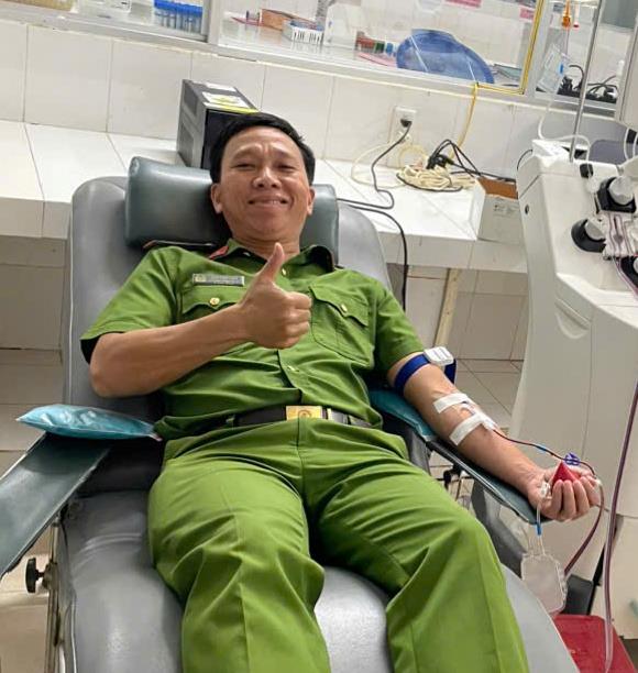 Thiếu tá Ngô Văn Phúc kịp thời hiến tiểu cầu cấp cứu cho em V.