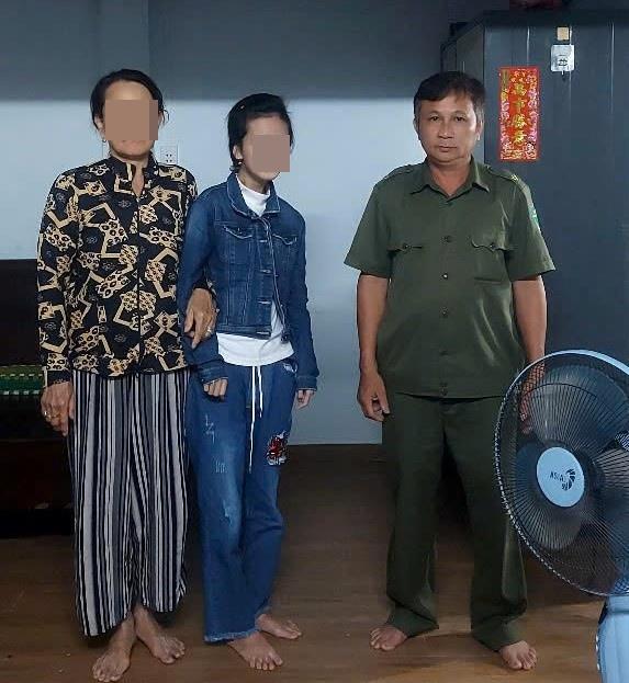 Thiếu nữ đi lạc được đưa về nhà an toàn.