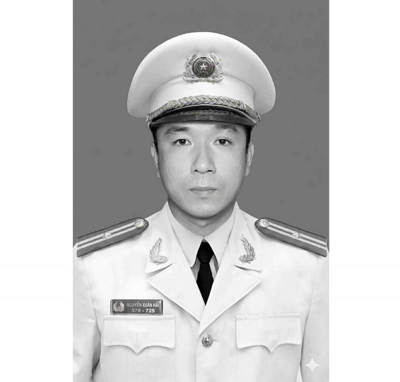 Truy thăng cấp bậc hàm từ Đại úy lên Thiếu tá đối với đồng chí Nguyễn Xuân Hải.