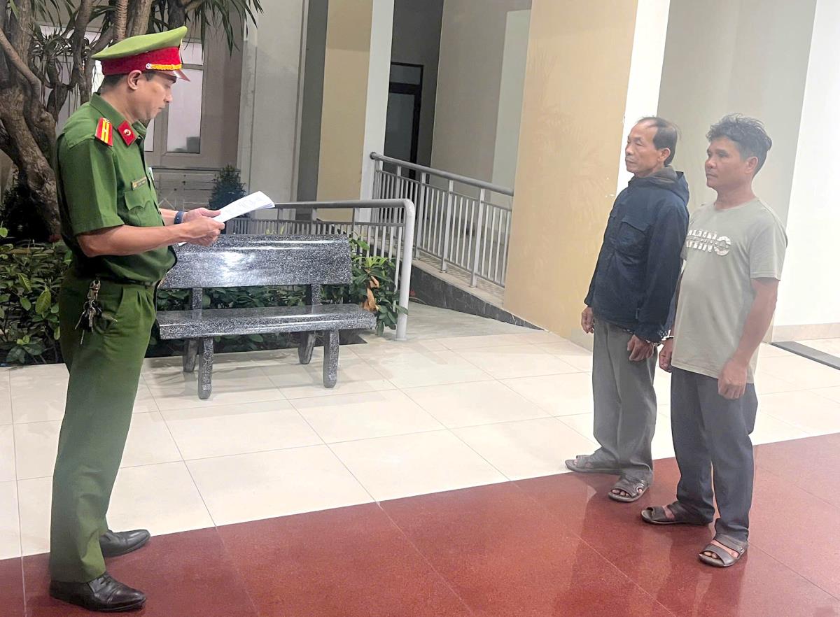 Đây và Ngọc bị bắt giữ