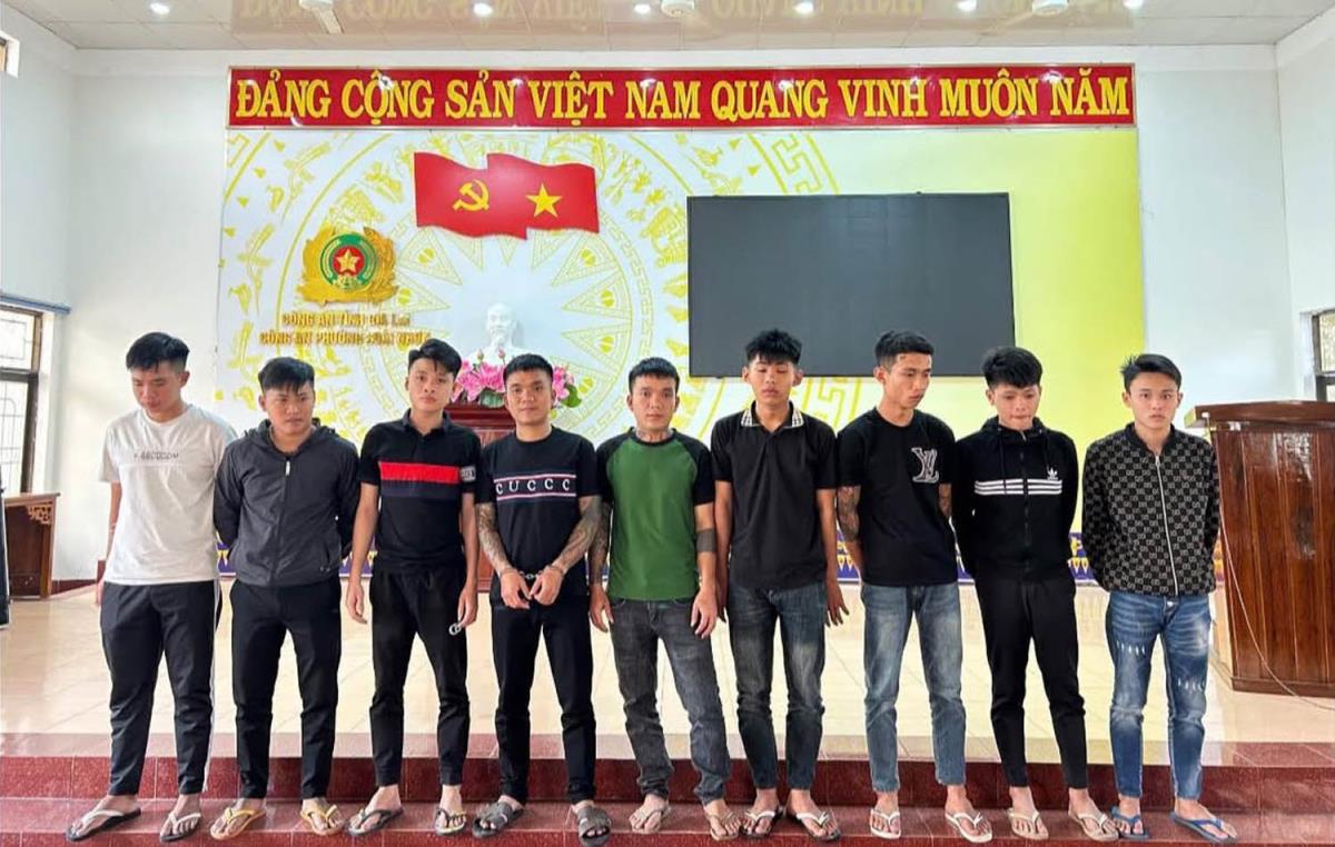 Các đối tượng liên quan đến vụ án bị khởi tố.