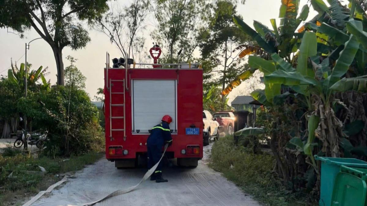 Lực lượng chức năng nhanh chóng có mặt tại hiện trường.