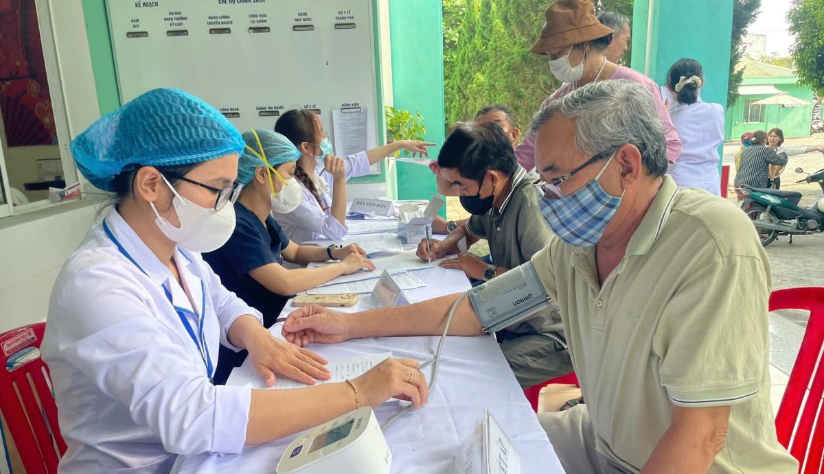 Khám sàng lọc, tầm soát bệnh lý phổi cho người cao tuổi.