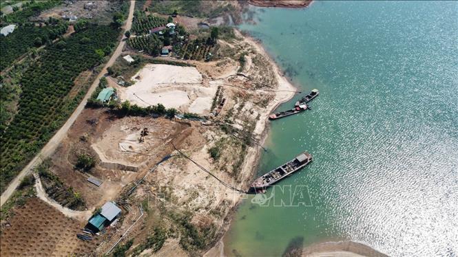 Lực lượng chức năng xã Ia Ly Bãi phát hiện có khoảng 100m3 cát được tập kết tại đây.