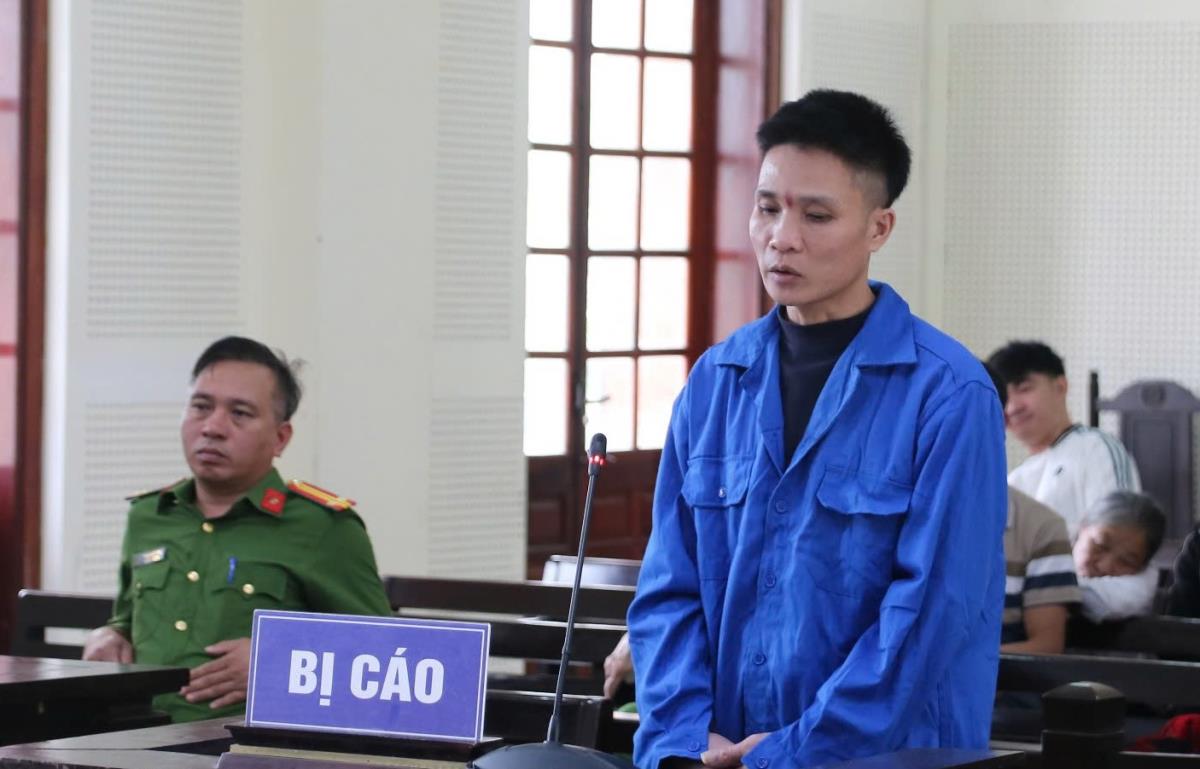 Ba đứa trẻ còn thơ dại với tương lai mù mịt phía trước.