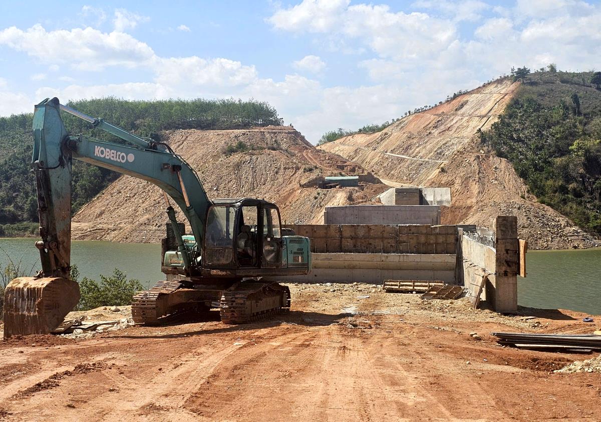 Dự án cầu Ia Chim - Ya Ly thi công dang dở.